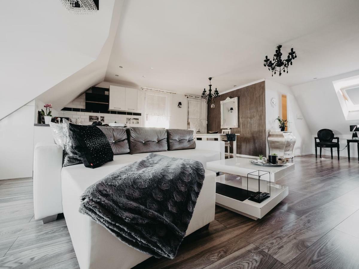 Apartament Rynek Pniewy Pniewy  Buitenkant foto
